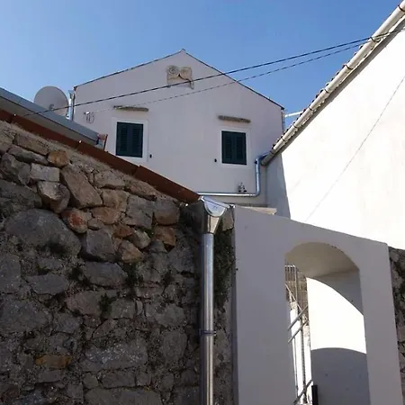 Mariana Apartments 3*