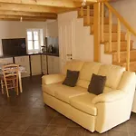 Mariana Apartments 3*