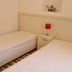 بيت ضيافة Mariana Apartments 3*