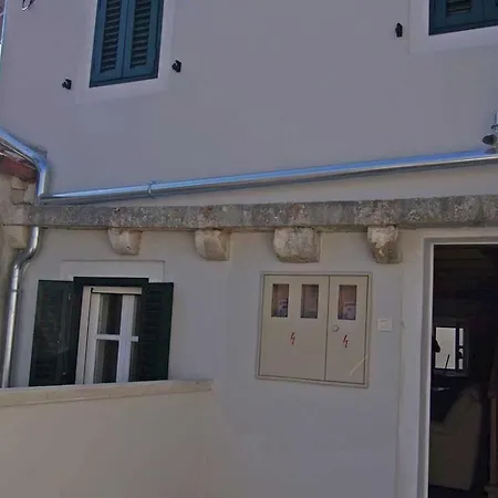 Mariana Apartments